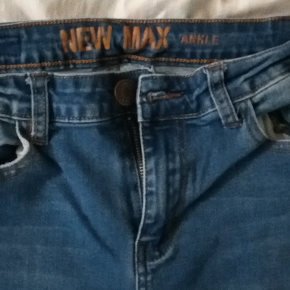 Jean blue color size 8 in very good condition